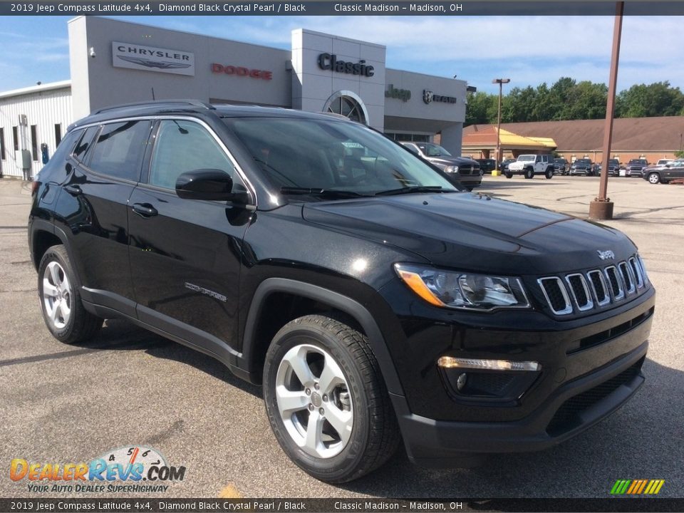2019 Jeep Compass Latitude 4x4 Diamond Black Crystal Pearl / Black Photo #1