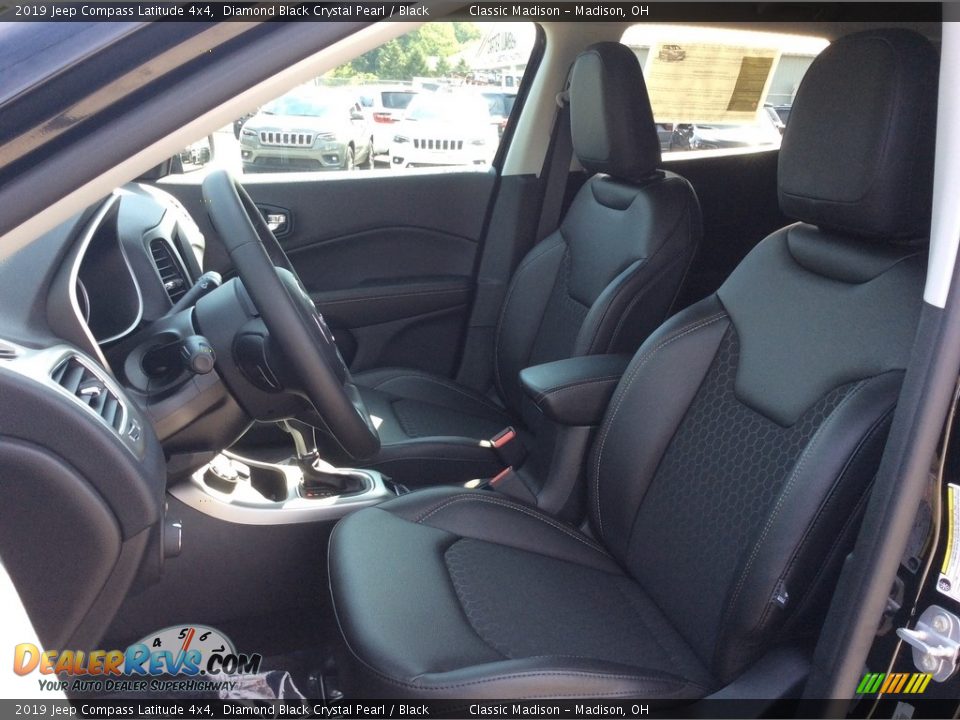 2019 Jeep Compass Latitude 4x4 Diamond Black Crystal Pearl / Black Photo #2