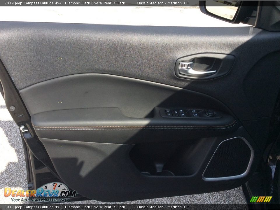 2019 Jeep Compass Latitude 4x4 Diamond Black Crystal Pearl / Black Photo #10