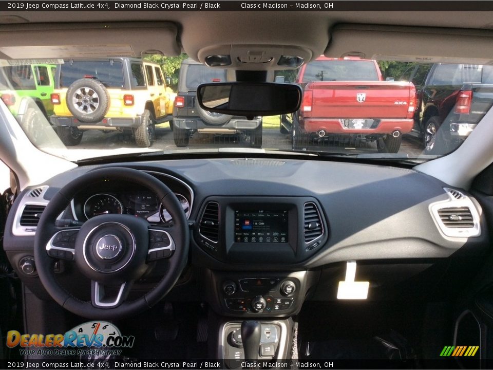 2019 Jeep Compass Latitude 4x4 Diamond Black Crystal Pearl / Black Photo #12