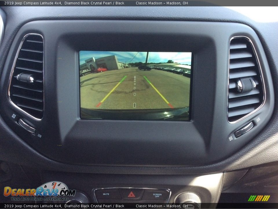2019 Jeep Compass Latitude 4x4 Diamond Black Crystal Pearl / Black Photo #15