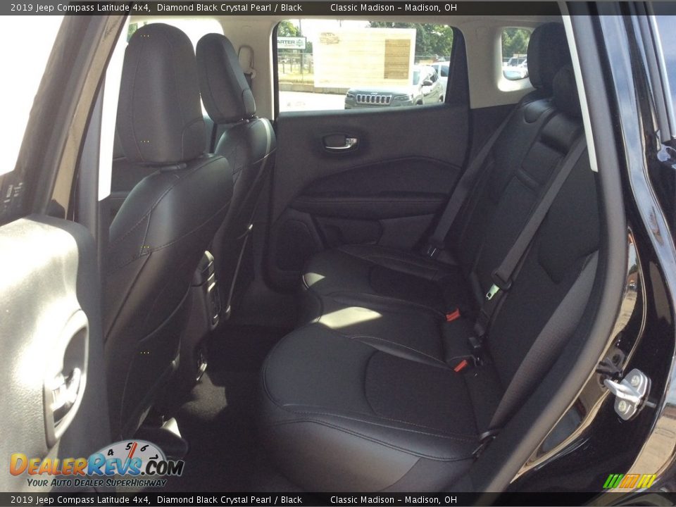 2019 Jeep Compass Latitude 4x4 Diamond Black Crystal Pearl / Black Photo #16