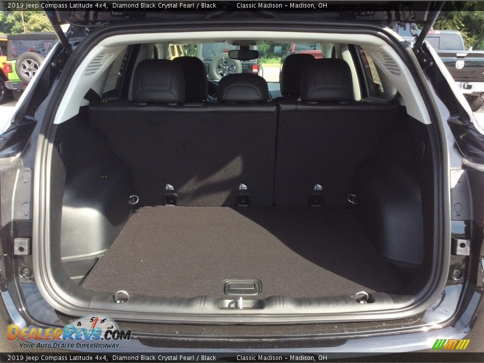 2019 Jeep Compass Latitude 4x4 Diamond Black Crystal Pearl / Black Photo #17