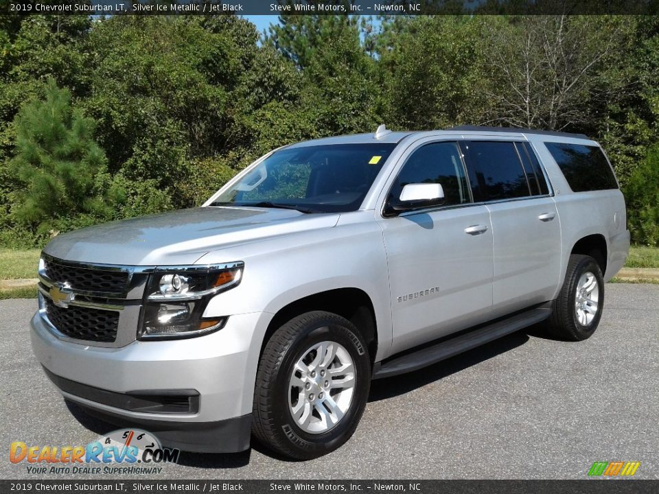 Front 3/4 View of 2019 Chevrolet Suburban LT Photo #2