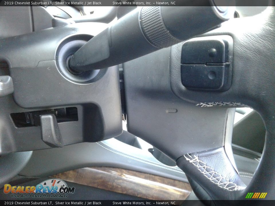 Controls of 2019 Chevrolet Suburban LT Photo #21