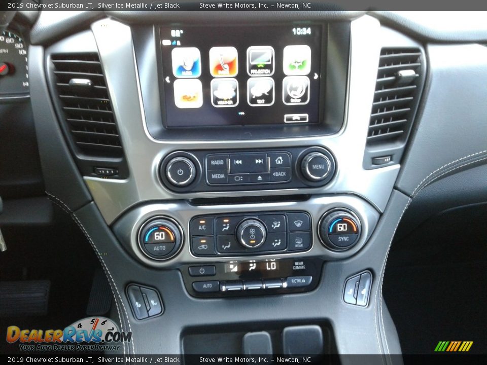 Controls of 2019 Chevrolet Suburban LT Photo #25