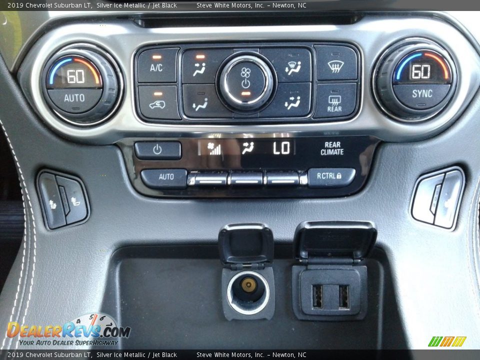 Controls of 2019 Chevrolet Suburban LT Photo #30