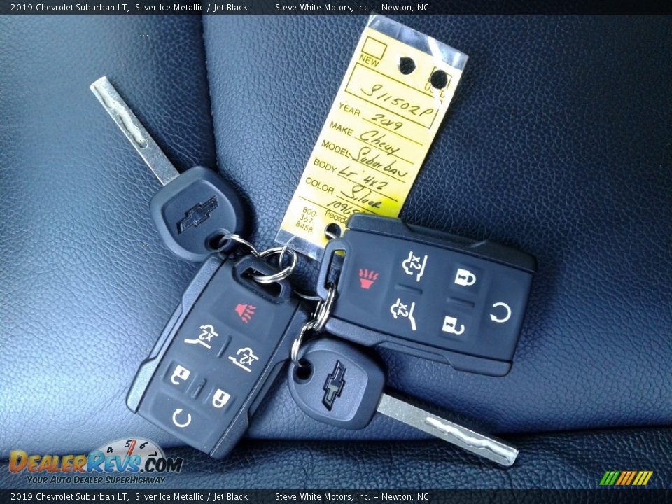Keys of 2019 Chevrolet Suburban LT Photo #35