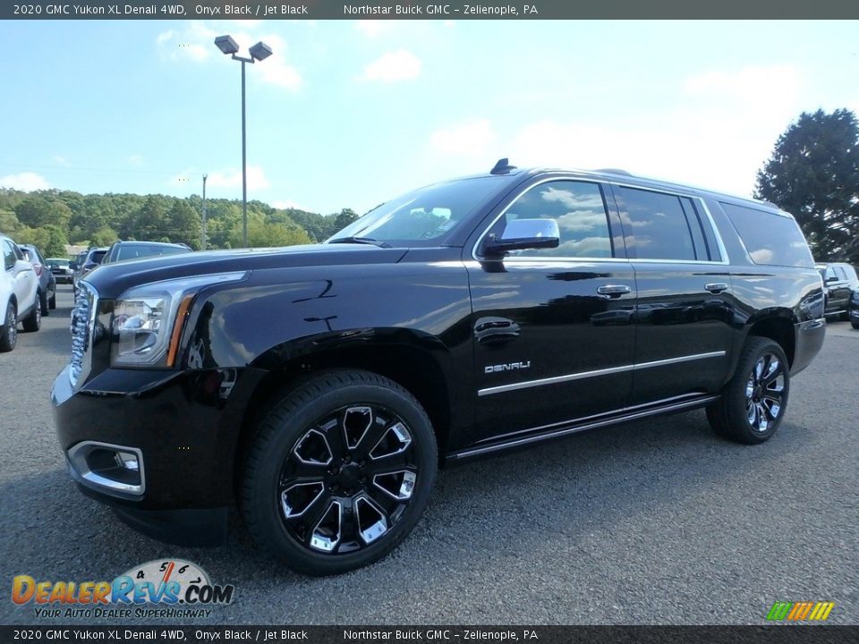 Front 3/4 View of 2020 GMC Yukon XL Denali 4WD Photo #1