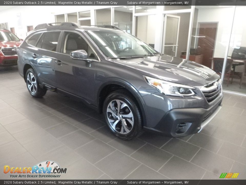 Front 3/4 View of 2020 Subaru Outback 2.5i Limited Photo #1