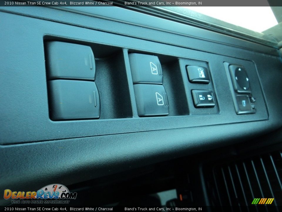 2010 Nissan Titan SE Crew Cab 4x4 Blizzard White / Charcoal Photo #9