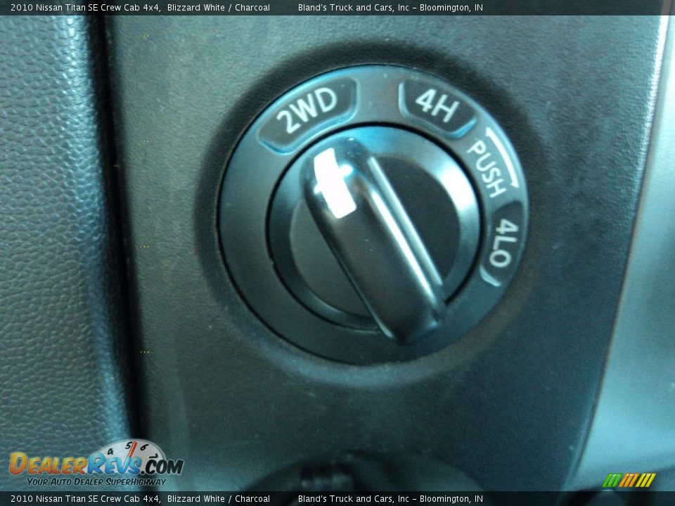 2010 Nissan Titan SE Crew Cab 4x4 Blizzard White / Charcoal Photo #15