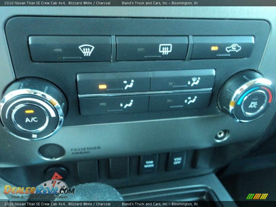2010 Nissan Titan SE Crew Cab 4x4 Blizzard White / Charcoal Photo #17
