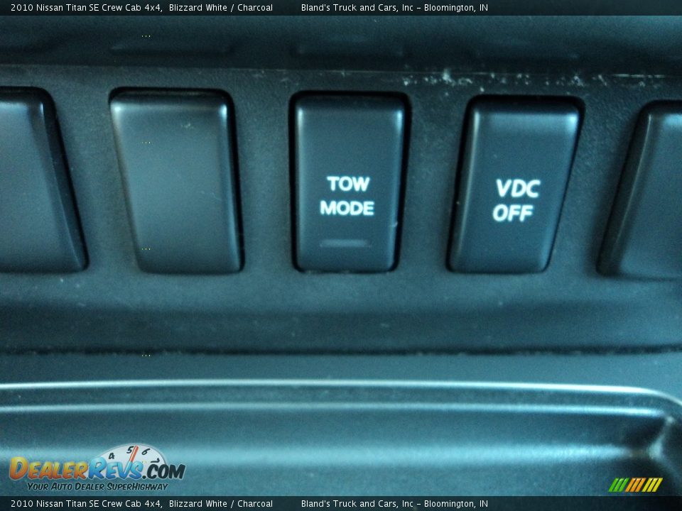 2010 Nissan Titan SE Crew Cab 4x4 Blizzard White / Charcoal Photo #18