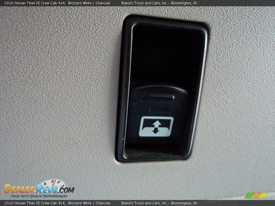 2010 Nissan Titan SE Crew Cab 4x4 Blizzard White / Charcoal Photo #20