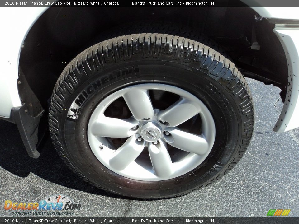 2010 Nissan Titan SE Crew Cab 4x4 Blizzard White / Charcoal Photo #23