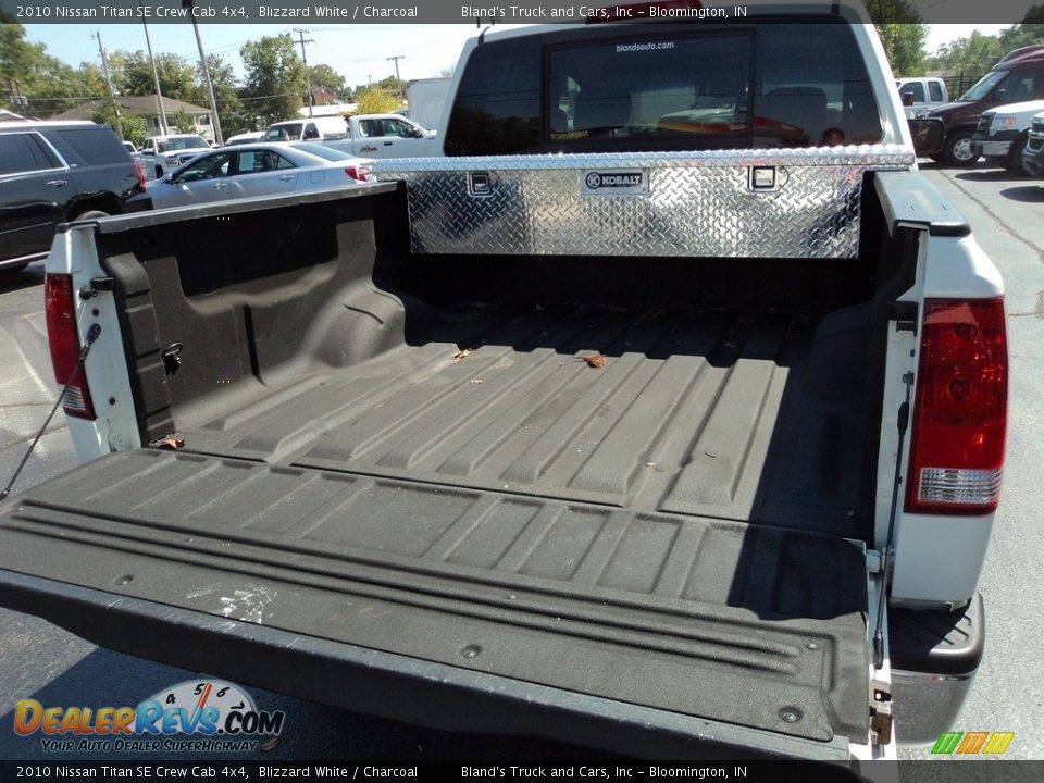 2010 Nissan Titan SE Crew Cab 4x4 Blizzard White / Charcoal Photo #26
