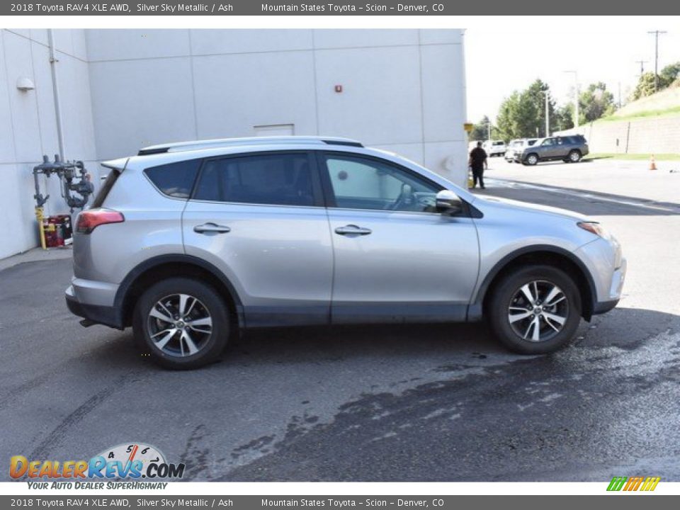 2018 Toyota RAV4 XLE AWD Silver Sky Metallic / Ash Photo #7