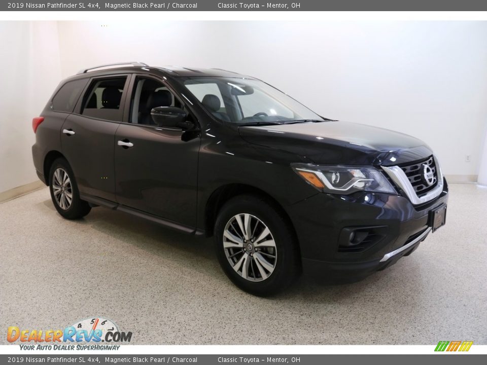 2019 Nissan Pathfinder SL 4x4 Magnetic Black Pearl / Charcoal Photo #1