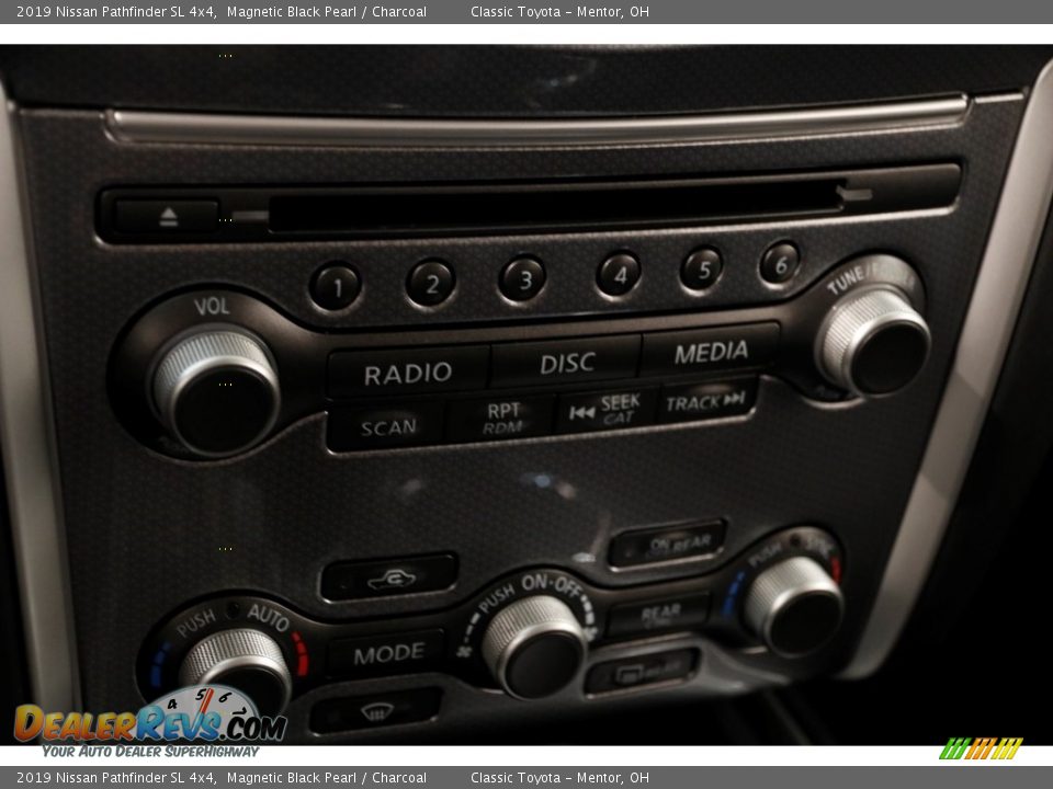 2019 Nissan Pathfinder SL 4x4 Magnetic Black Pearl / Charcoal Photo #19