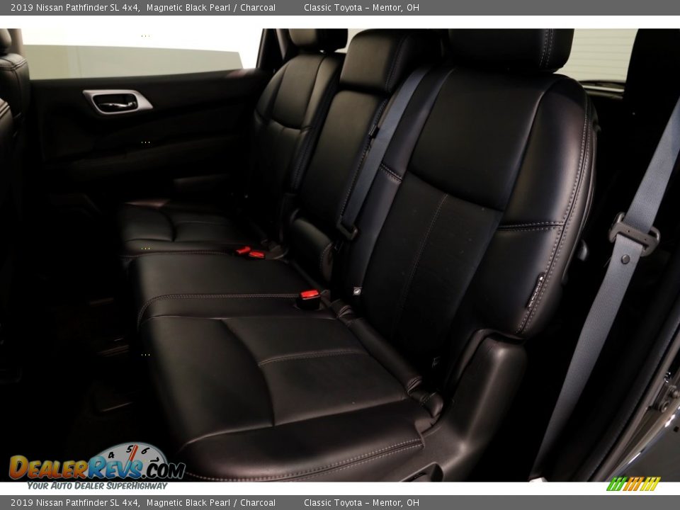 2019 Nissan Pathfinder SL 4x4 Magnetic Black Pearl / Charcoal Photo #25