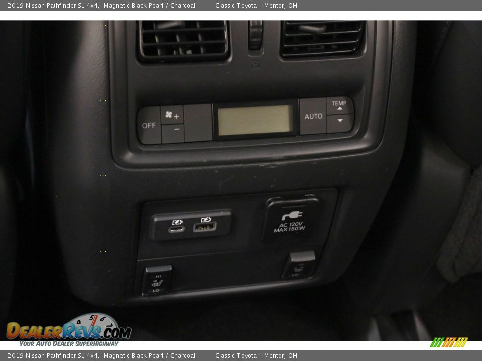 2019 Nissan Pathfinder SL 4x4 Magnetic Black Pearl / Charcoal Photo #27