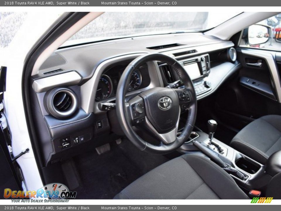 2018 Toyota RAV4 XLE AWD Super White / Black Photo #10