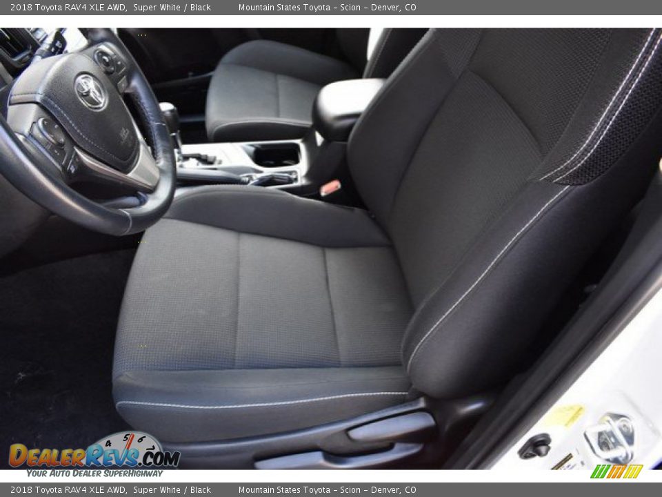 2018 Toyota RAV4 XLE AWD Super White / Black Photo #11