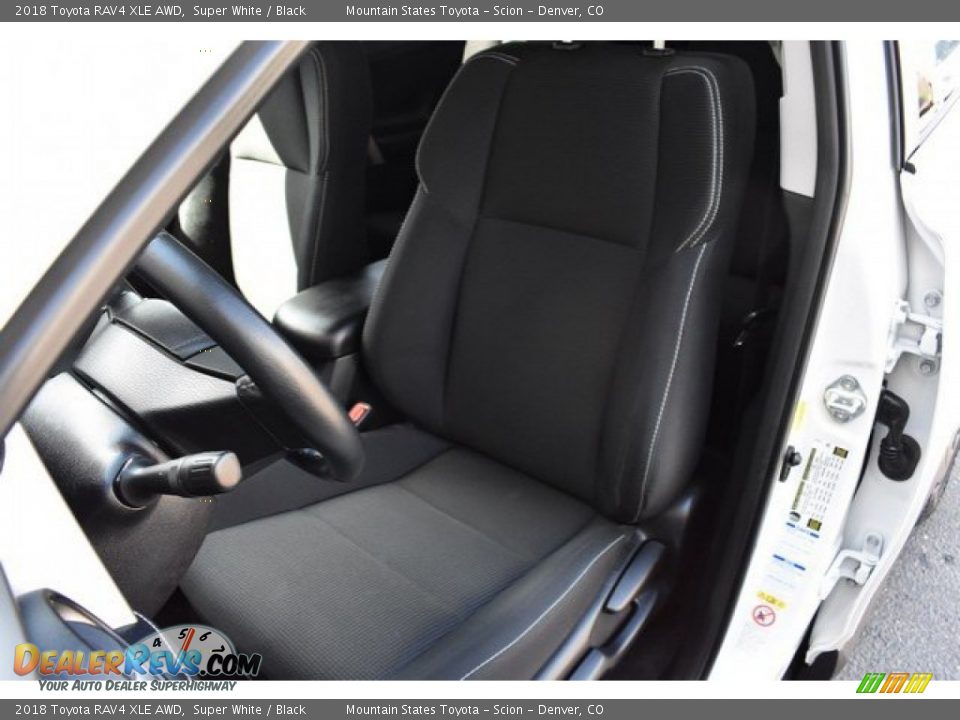 2018 Toyota RAV4 XLE AWD Super White / Black Photo #12
