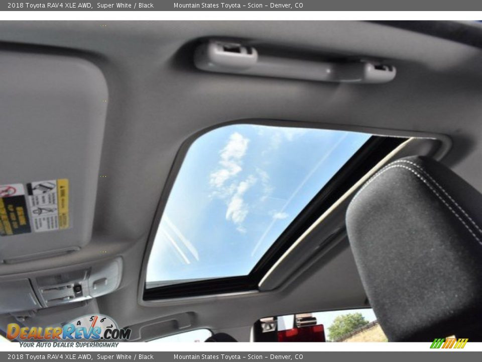 2018 Toyota RAV4 XLE AWD Super White / Black Photo #14