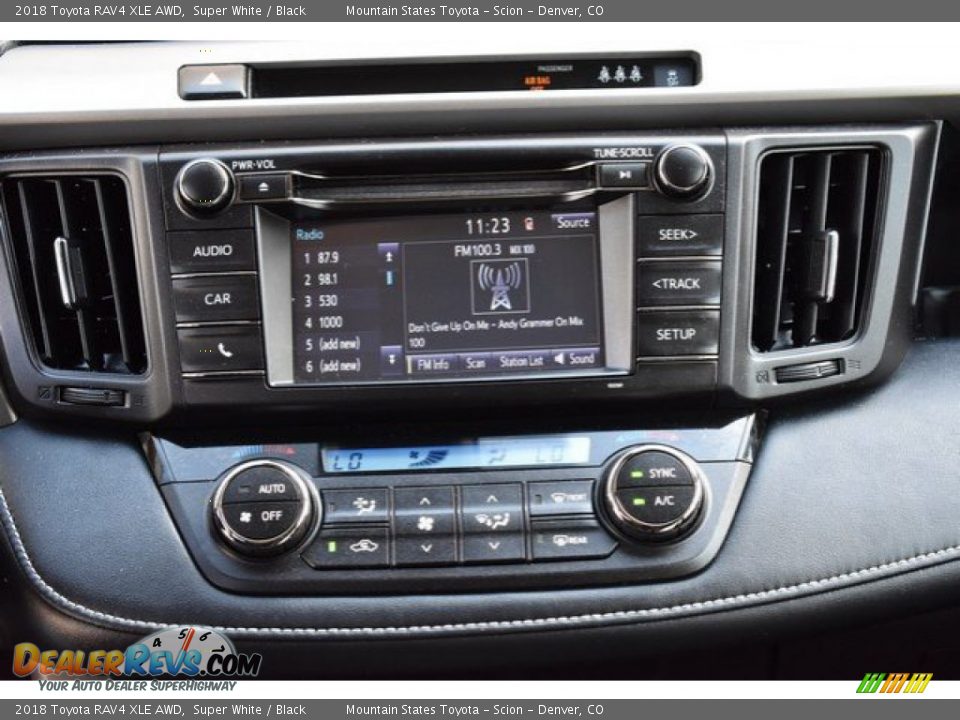 2018 Toyota RAV4 XLE AWD Super White / Black Photo #15
