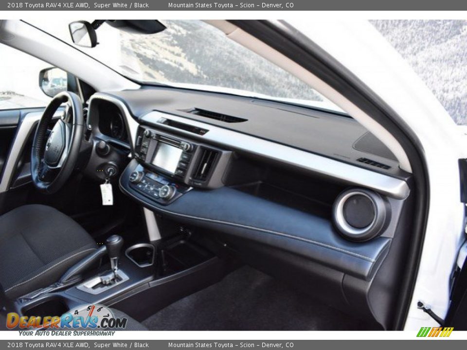 2018 Toyota RAV4 XLE AWD Super White / Black Photo #17