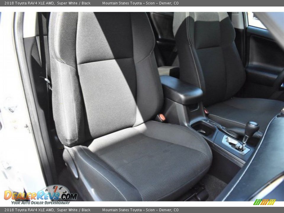 2018 Toyota RAV4 XLE AWD Super White / Black Photo #19