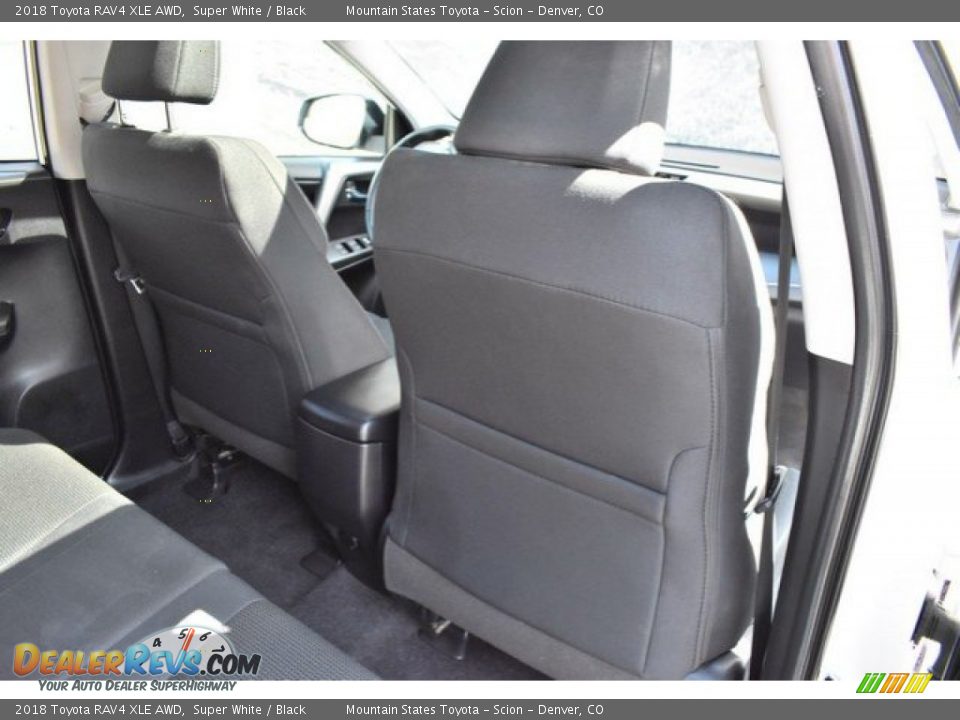 2018 Toyota RAV4 XLE AWD Super White / Black Photo #21