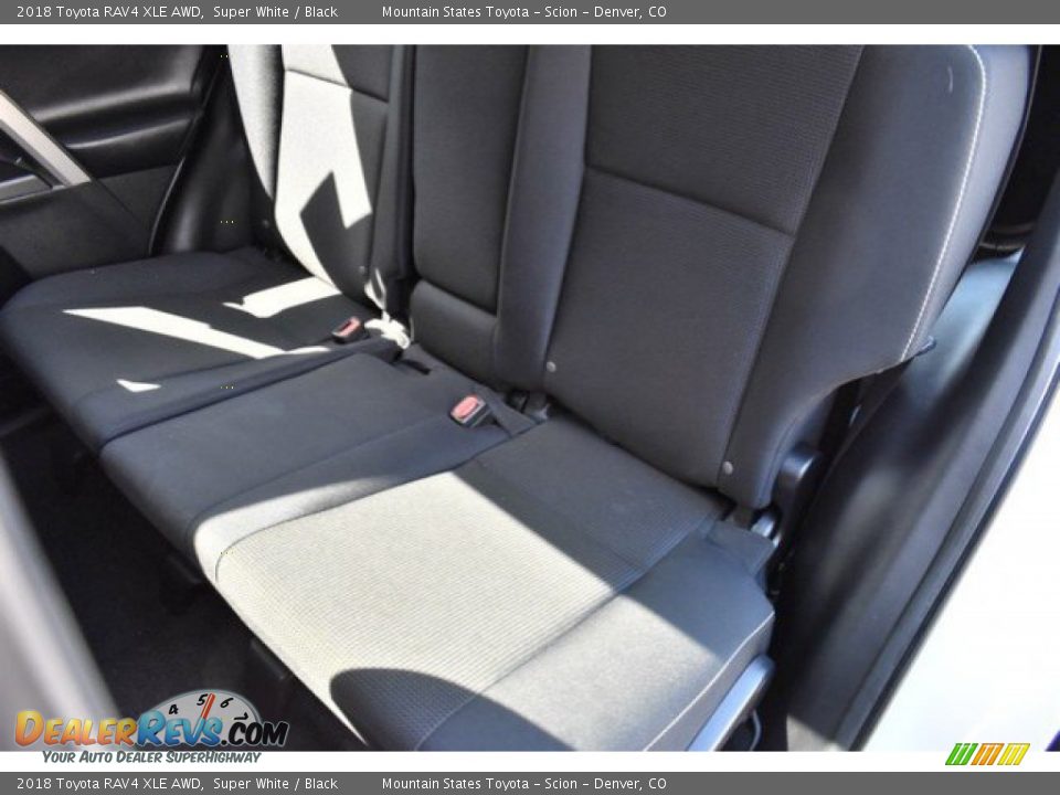 2018 Toyota RAV4 XLE AWD Super White / Black Photo #22