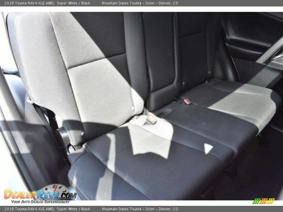 2018 Toyota RAV4 XLE AWD Super White / Black Photo #23