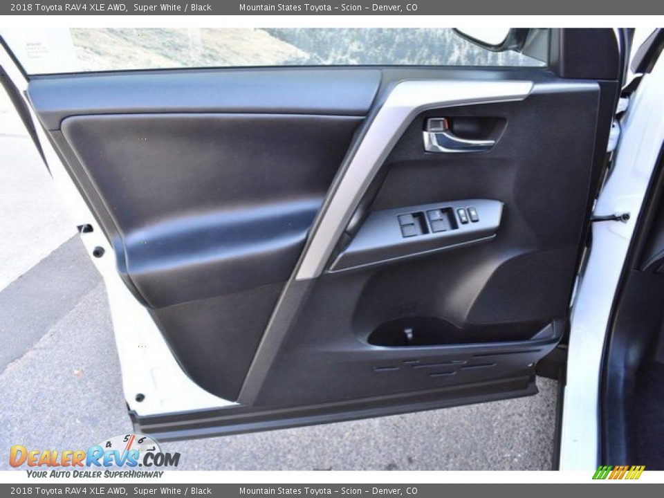 2018 Toyota RAV4 XLE AWD Super White / Black Photo #25