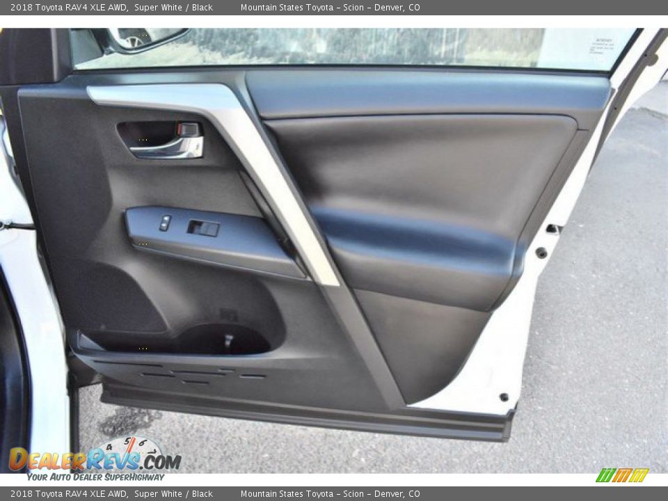 2018 Toyota RAV4 XLE AWD Super White / Black Photo #26