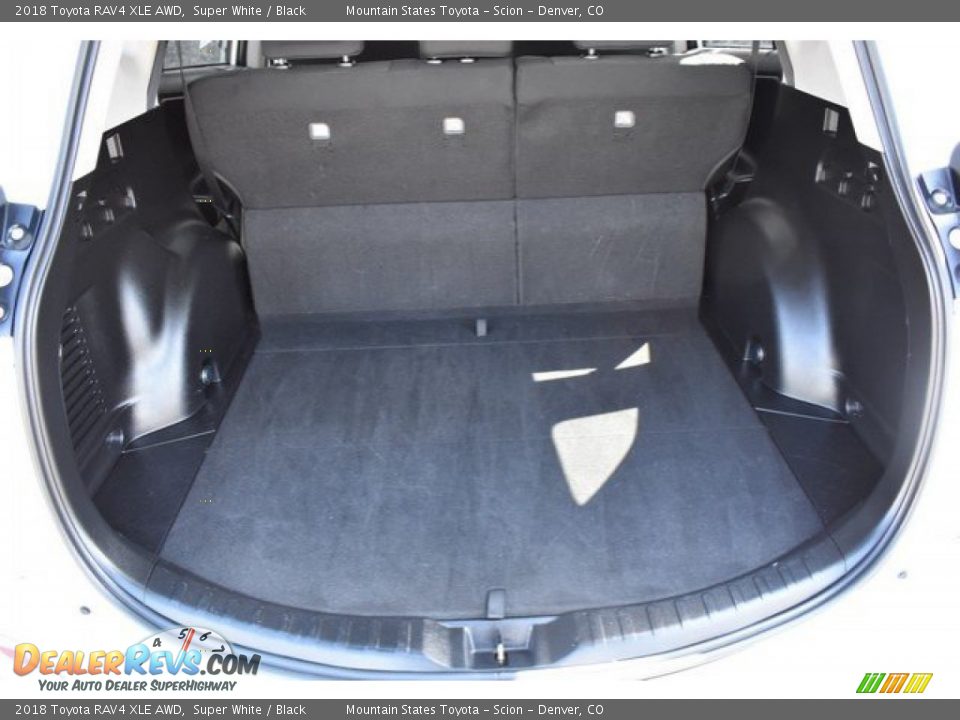 2018 Toyota RAV4 XLE AWD Super White / Black Photo #27