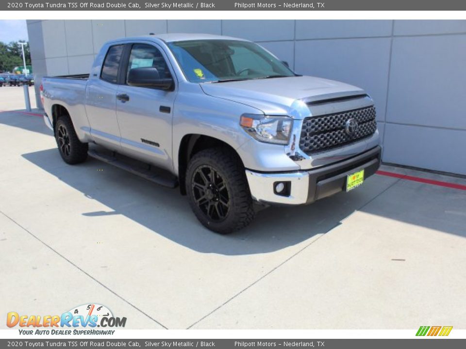 Front 3/4 View of 2020 Toyota Tundra TSS Off Road Double Cab Photo #2