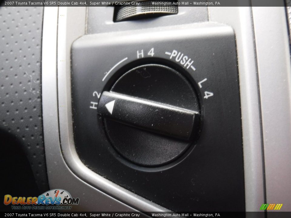 2007 Toyota Tacoma V6 SR5 Double Cab 4x4 Super White / Graphite Gray Photo #20