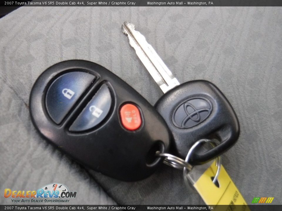 2007 Toyota Tacoma V6 SR5 Double Cab 4x4 Super White / Graphite Gray Photo #25
