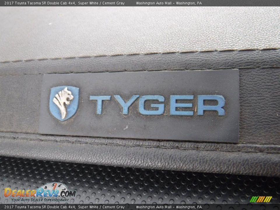 2017 Toyota Tacoma SR Double Cab 4x4 Super White / Cement Gray Photo #9