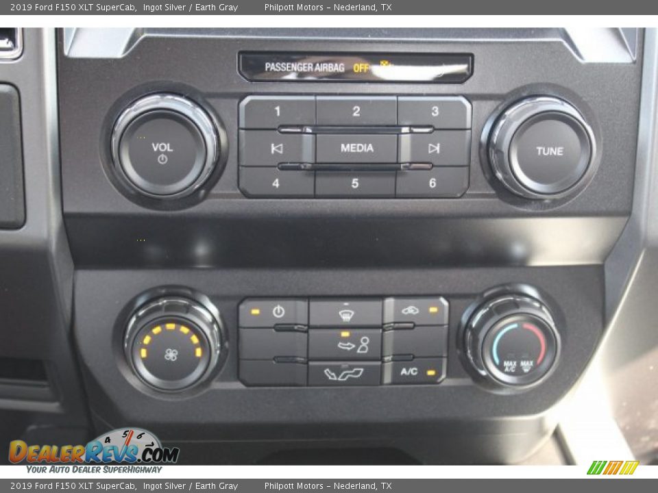 Controls of 2019 Ford F150 XLT SuperCab Photo #17