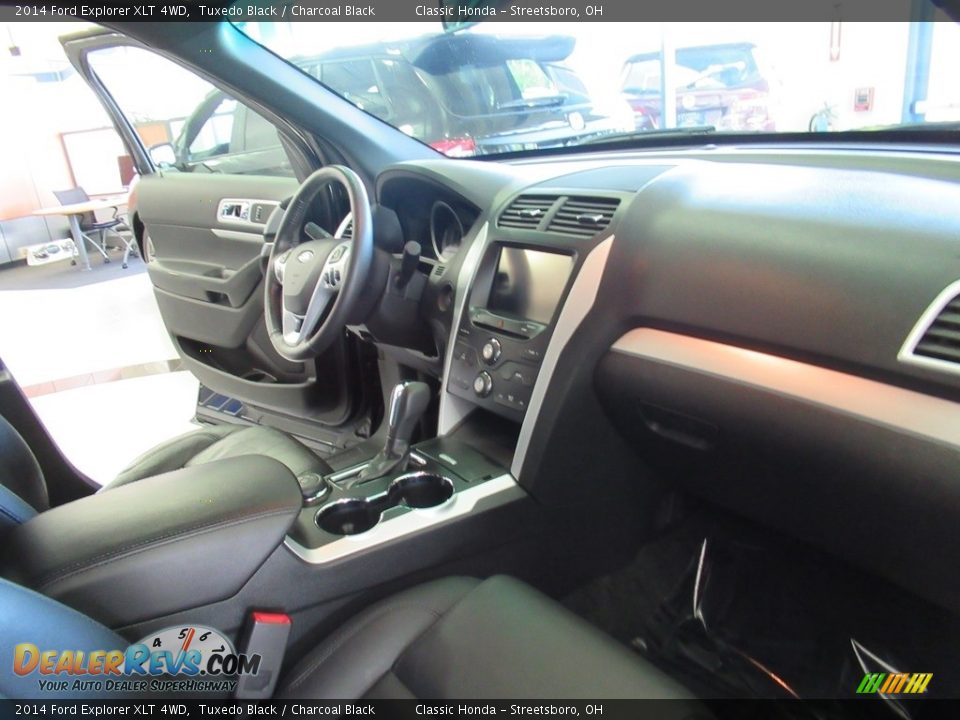 2014 Ford Explorer XLT 4WD Tuxedo Black / Charcoal Black Photo #18