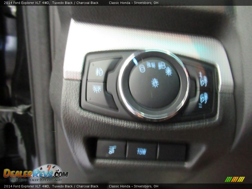 2014 Ford Explorer XLT 4WD Tuxedo Black / Charcoal Black Photo #33