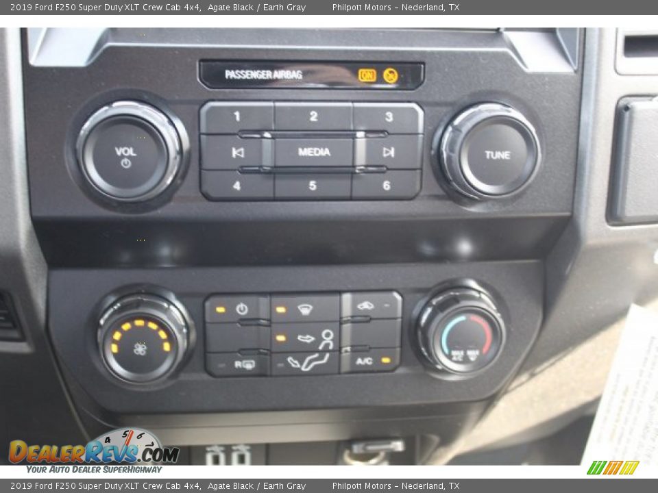 2019 Ford F250 Super Duty XLT Crew Cab 4x4 Agate Black / Earth Gray Photo #16