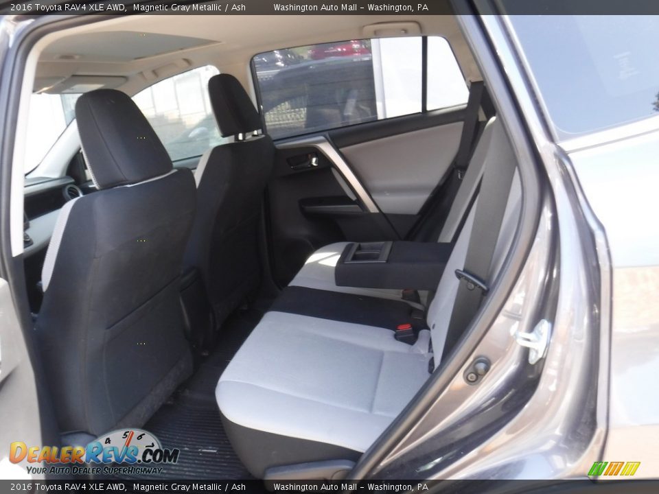2016 Toyota RAV4 XLE AWD Magnetic Gray Metallic / Ash Photo #23