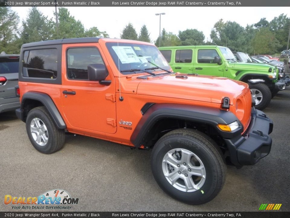 Front 3/4 View of 2020 Jeep Wrangler Sport 4x4 Photo #7