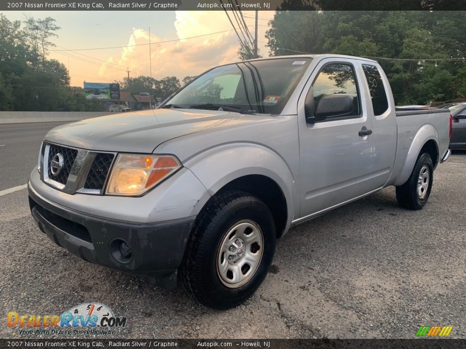 2007 Nissan Frontier XE King Cab Radiant Silver / Graphite Photo #7